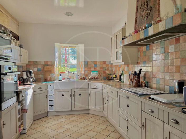 Image No.8-8 Bed Property for sale