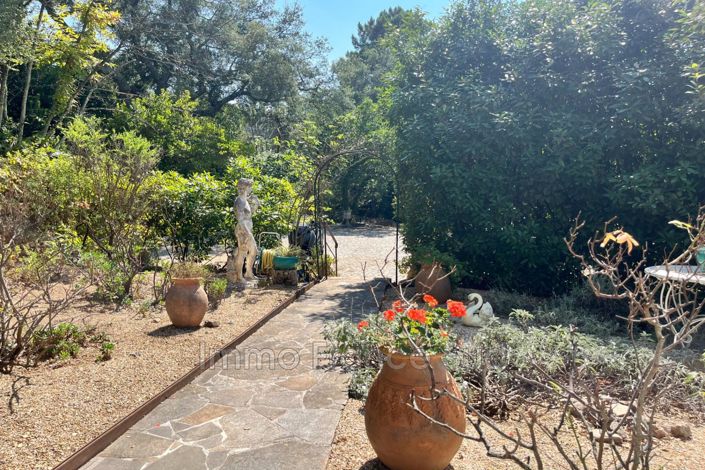 Image No.18-3 Bed House for sale