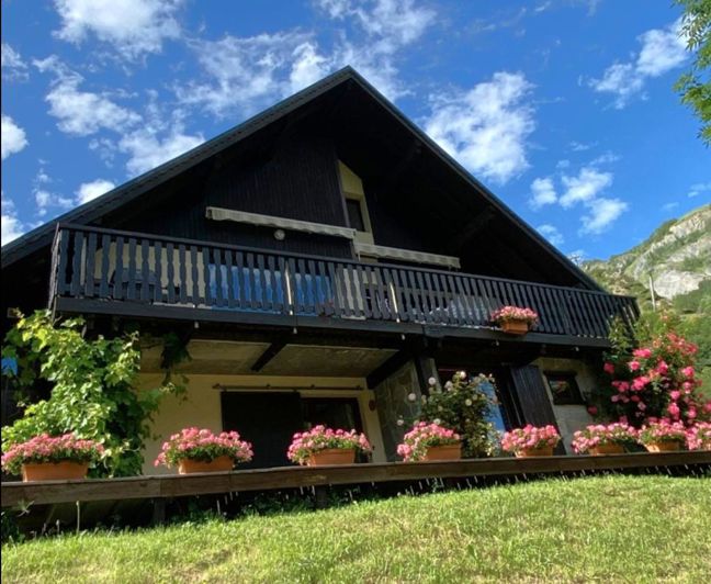 Image No.1-5 Bed House for sale