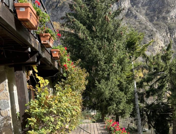 Image No.3-5 Bed House for sale