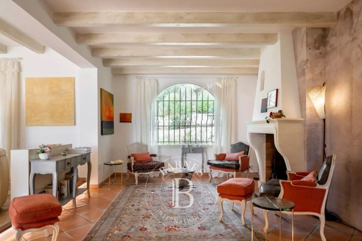 Image No.16-6 Bed House for sale