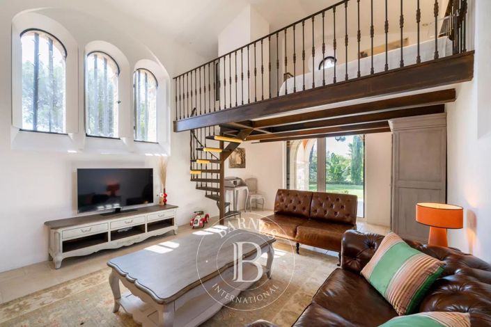 Image No.18-6 Bed House for sale