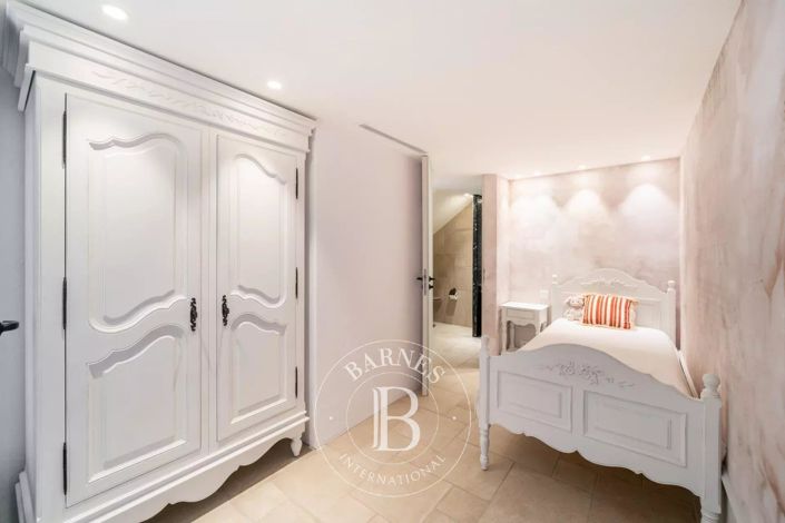 Image No.22-6 Bed House for sale