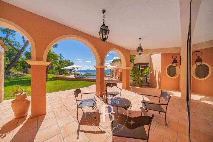 Image No.26-6 Bed House for sale