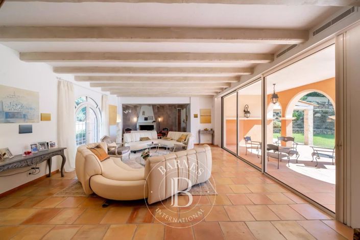 Image No.28-6 Bed House for sale