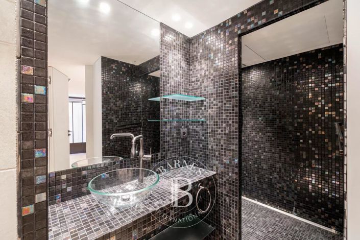 Image No.31-6 Bed House for sale