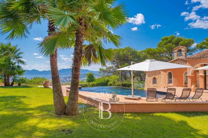 Image No.4-6 Bed House for sale