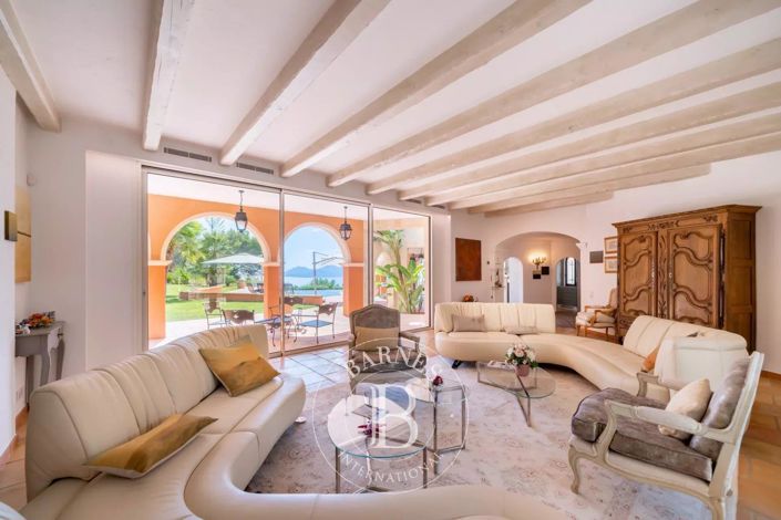 Image No.5-6 Bed House for sale