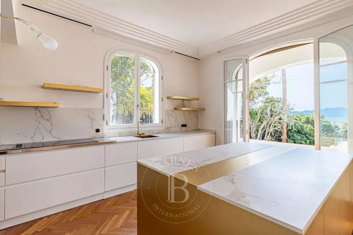 Image No.3-5 Bed House for sale