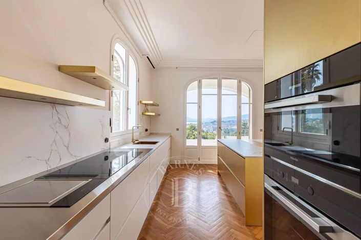 Image No.4-5 Bed House for sale