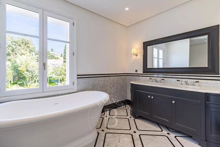 Image No.9-5 Bed House for sale