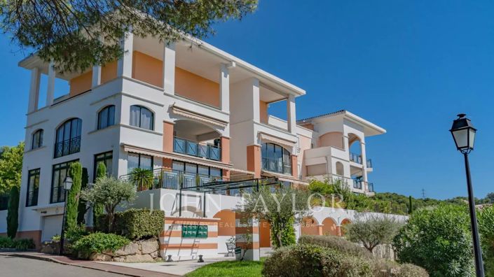 Image No.11-2 Bed Property for sale