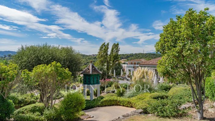 Image No.14-2 Bed Property for sale