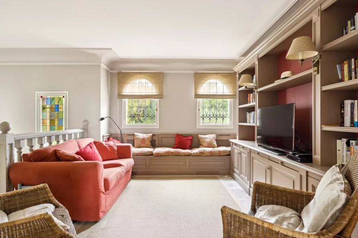 Image No.10-6 Bed House for sale