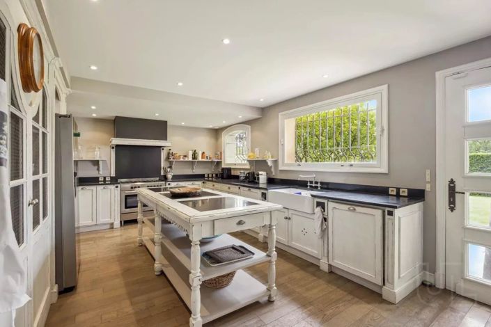 Image No.6-6 Bed House for sale