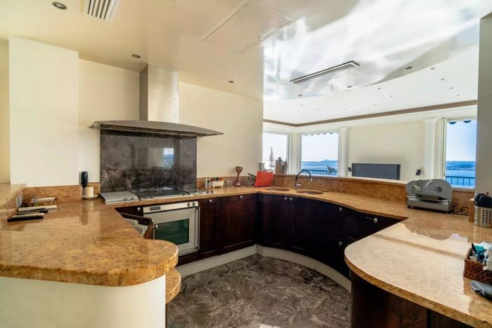 Image No.6-3 Bed Property for sale