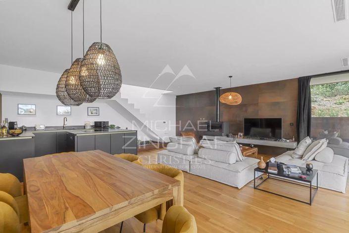 Image No.12-2 Bed House for sale