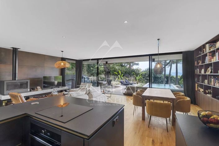 Image No.4-2 Bed House for sale