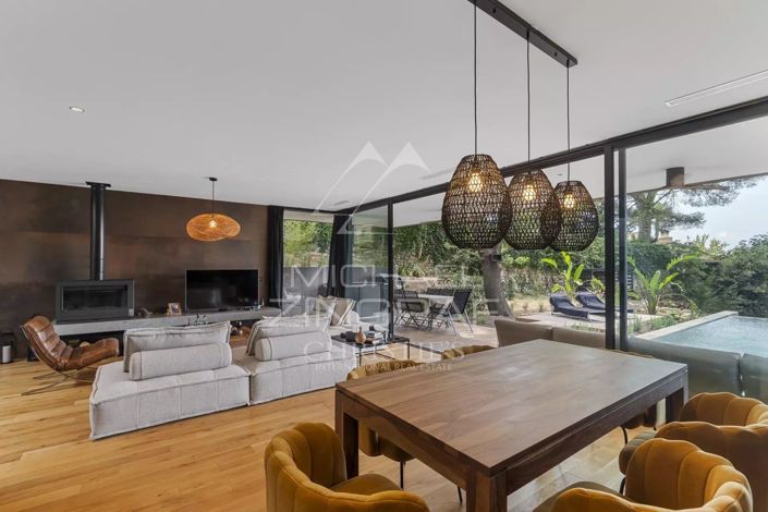 Image No.9-2 Bed House for sale