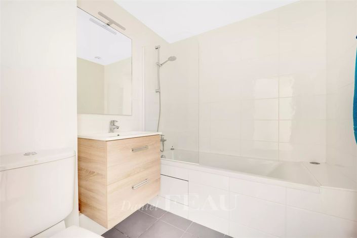 Image No.8-3 Bed House for sale