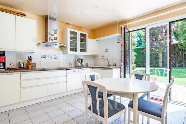 Image No.11-5 Bed House for sale