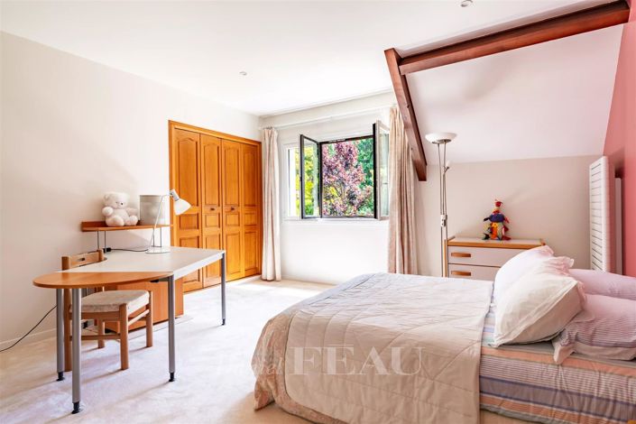 Image No.12-5 Bed House for sale