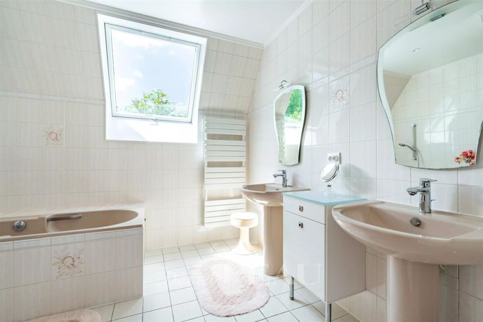 Image No.13-5 Bed House for sale