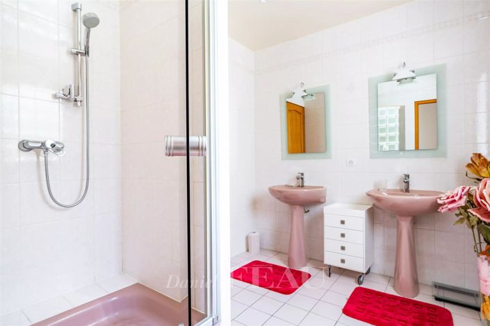 Image No.14-5 Bed House for sale