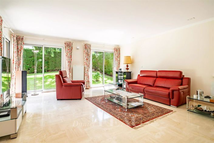 Image No.5-5 Bed House for sale