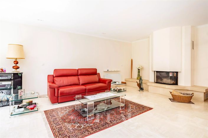 Image No.9-5 Bed House for sale