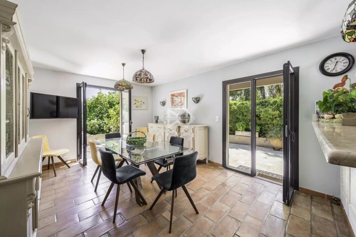 Image No.6-5 Bed House for sale