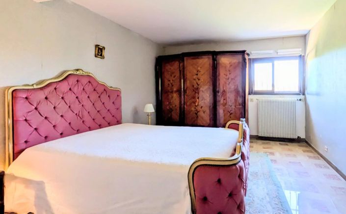 Image No.25-House for sale