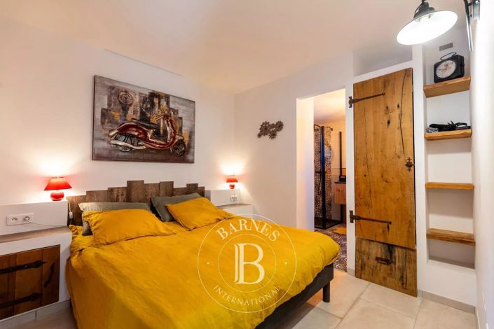 Image No.10-6 Bed House for sale