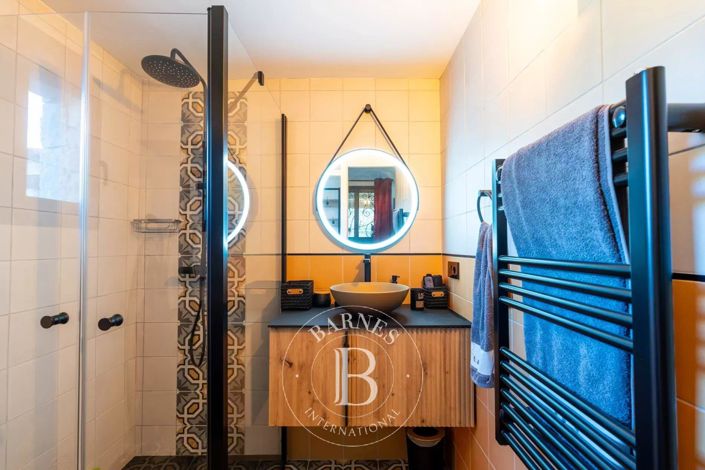 Image No.11-6 Bed House for sale