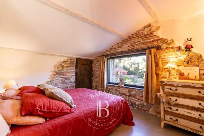 Image No.12-6 Bed House for sale