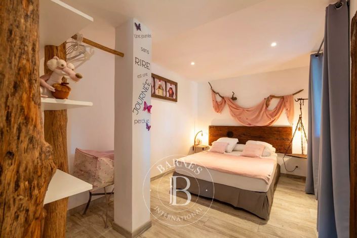 Image No.15-6 Bed House for sale