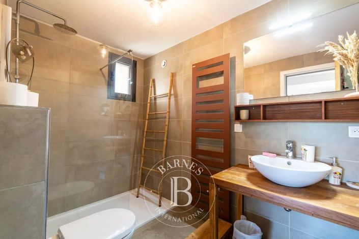 Image No.16-6 Bed House for sale