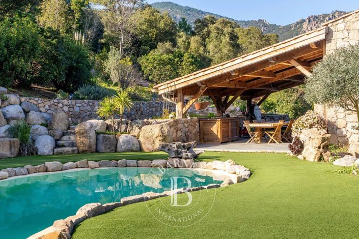 Image No.2-6 Bed House for sale