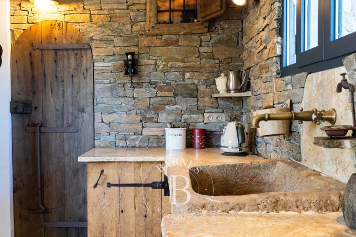 Image No.9-6 Bed House for sale