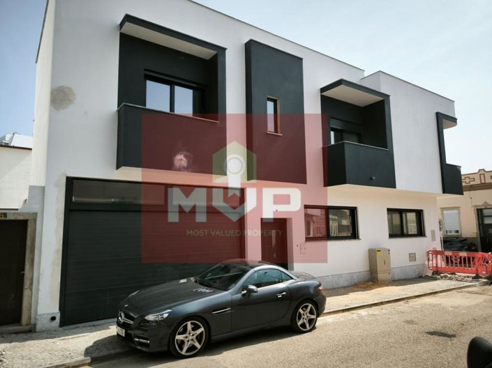 Image No.3-3 Bed House for sale