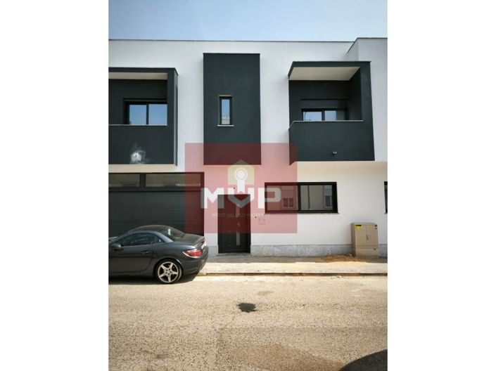 Image No.7-3 Bed House for sale