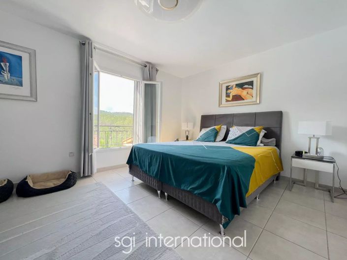 Image No.12-5 Bed House for sale