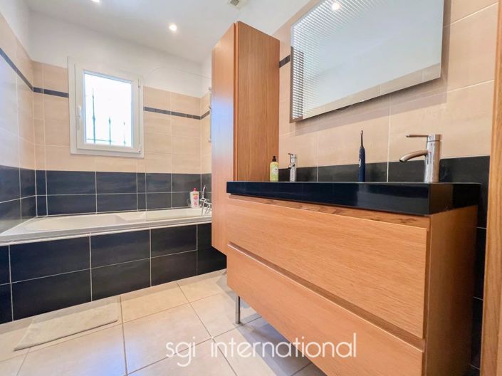 Image No.15-5 Bed House for sale