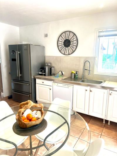 Image No.8-5 Bed House for sale