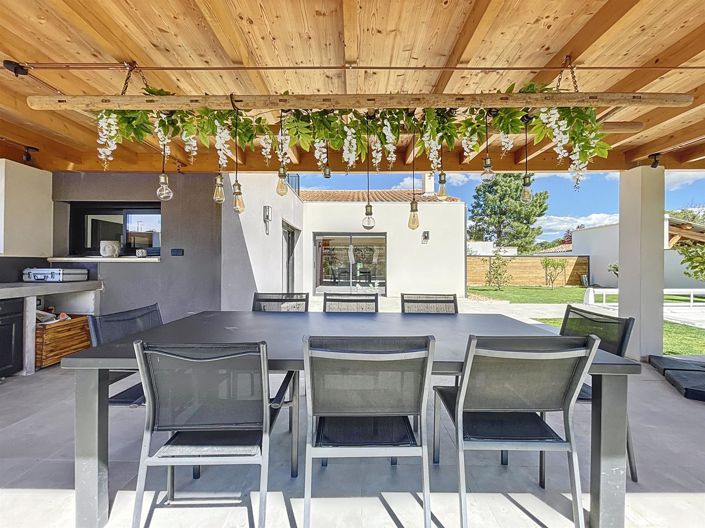 Image No.1-6 Bed House for sale
