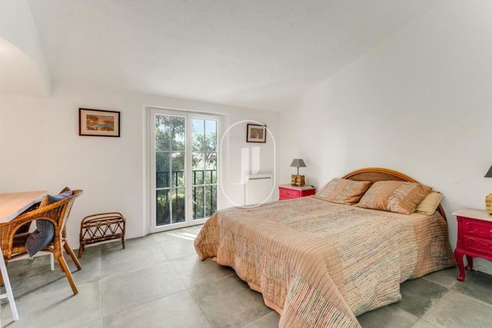 Image No.11-3 Bed House for sale