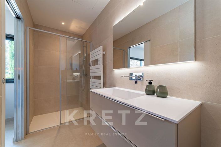 Image No.11-4 Bed House for sale