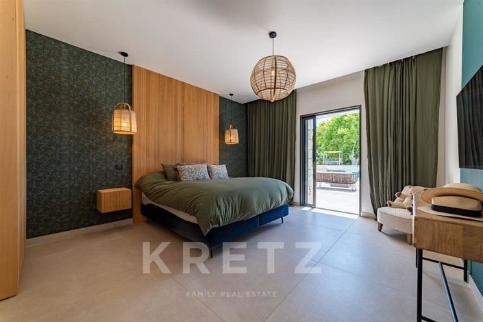 Image No.8-4 Bed House for sale