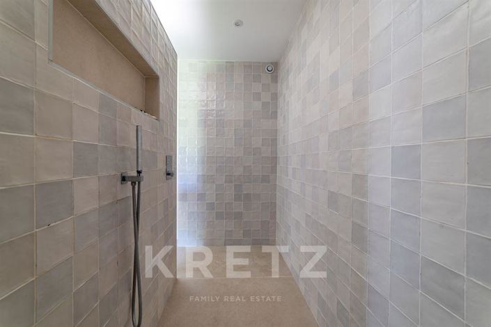 Image No.9-4 Bed House for sale