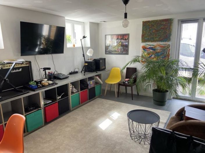 Image No.6-5 Bed House for sale